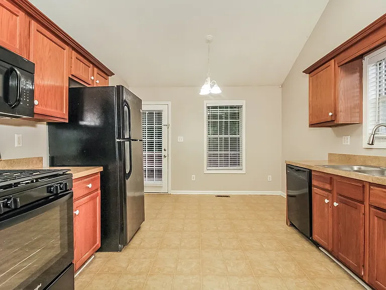 28 Fernwick Ct — Photo 7