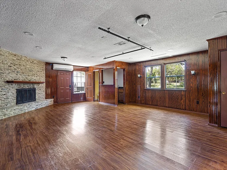 2106 Allred Dr — Photo 14