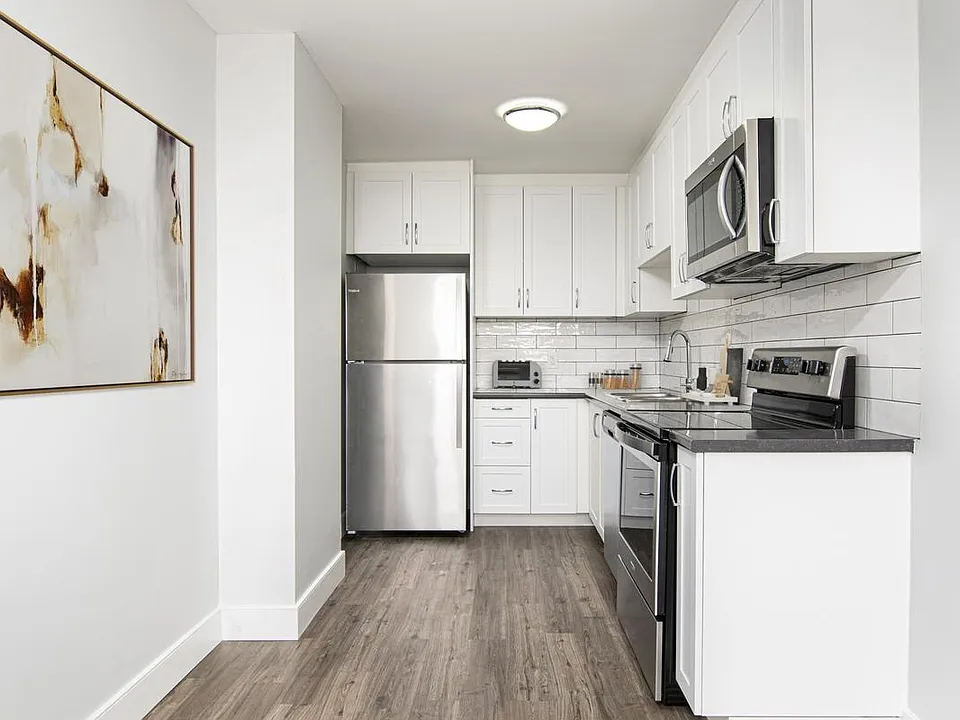 847 Howard Ave #21