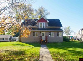 823 5th St, Nicollet, MN 56074