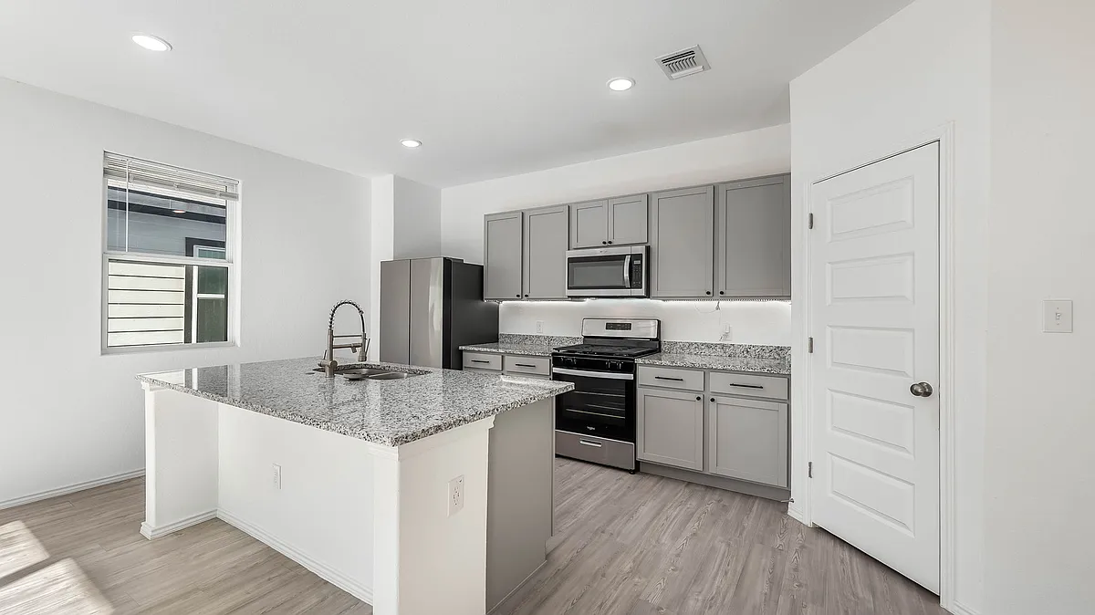 Building Photo - 4422 Chandler Rd #8