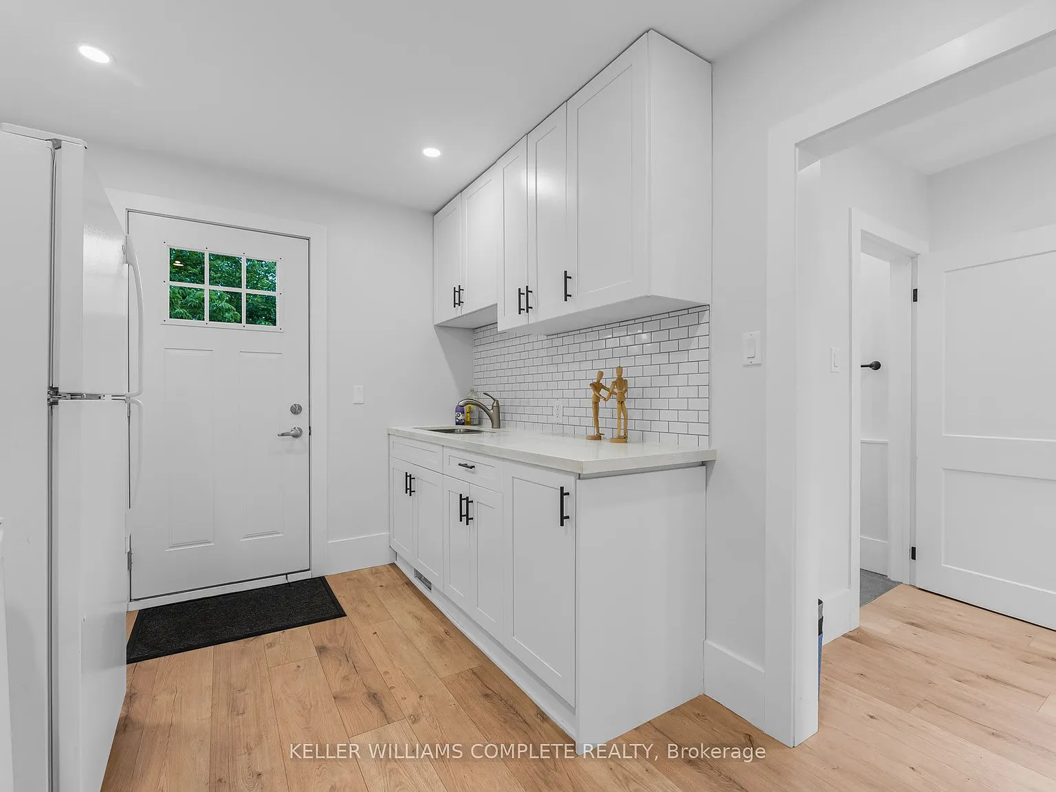 2 bed, $2,000 — Photo 3