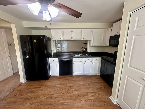 5th image of 2843 Lake Forest Dr Unit 14