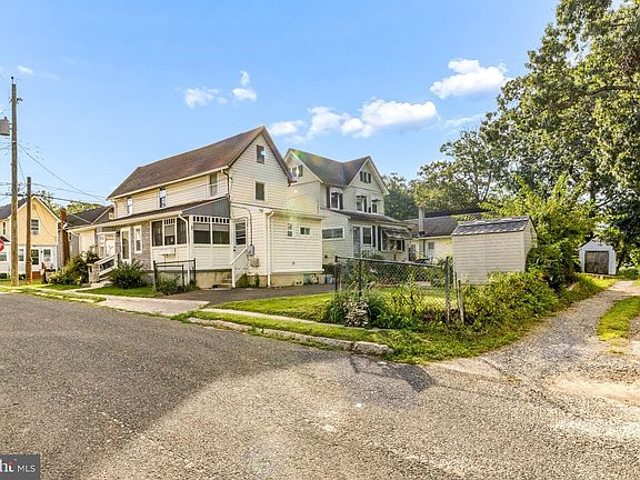 2nd image of 402 Wesley Ave