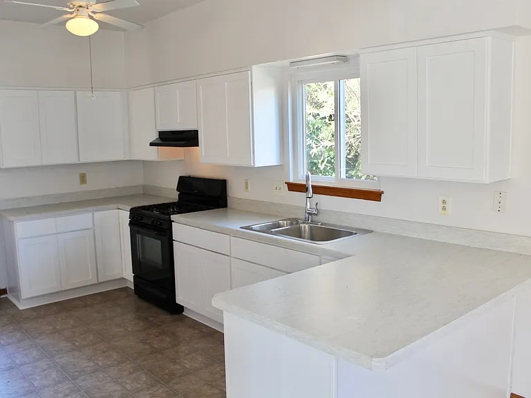 2300 Paragon Ct — Photo 8