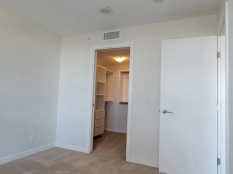 112 E 13th St #605 — Photo 23