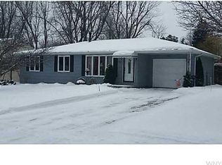 117 Hollybrook Dr, Williamsville, NY 14221