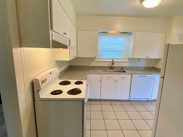 15721 Main St E — Photo 8