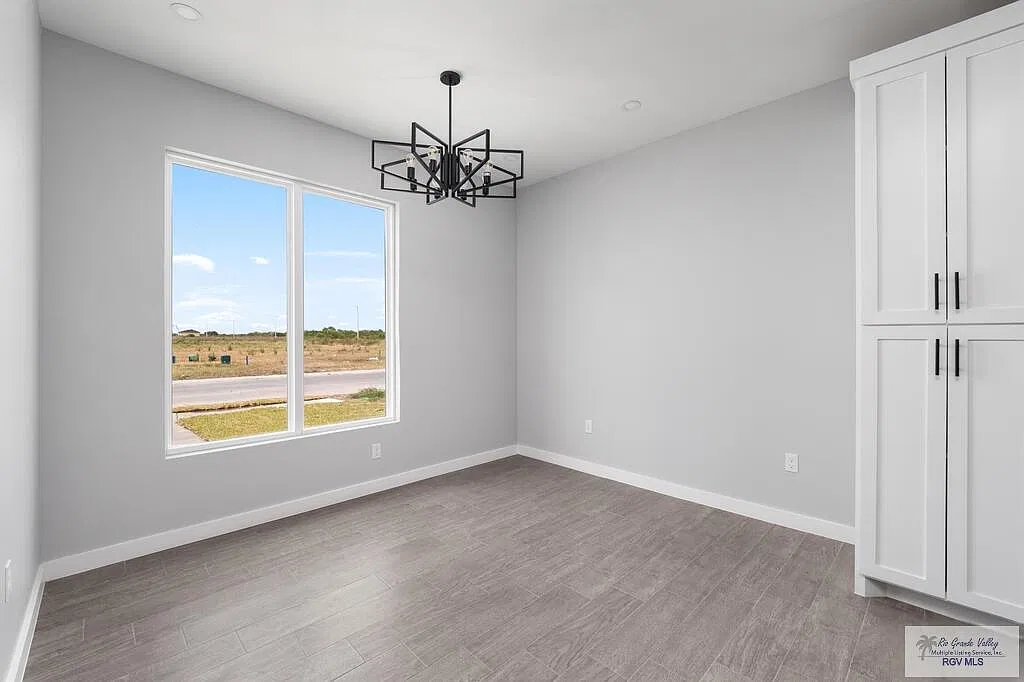 3 bed, 2.0 bath, 1300 sqft, $1,950 — Photo 4