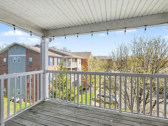 3rd image of 592 Ivy Ridge Dr