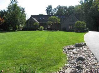 1457 Fox Hollow Rd, Niskayuna, NY 12309