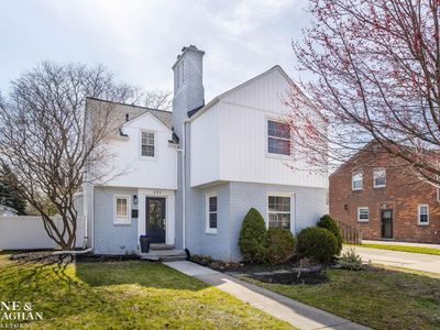 452 Colonial Ct, Grosse Pointe Farms, MI, 48236
