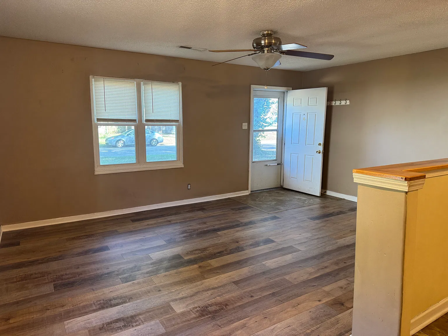 2 bed, 768 sqft, $1,050 — Photo 2