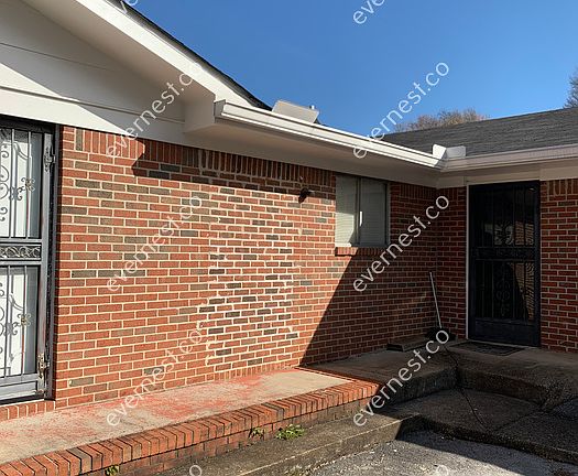 2nd image of 810 Fortwood St