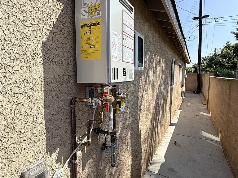 1430 S California Ave — Photo 12