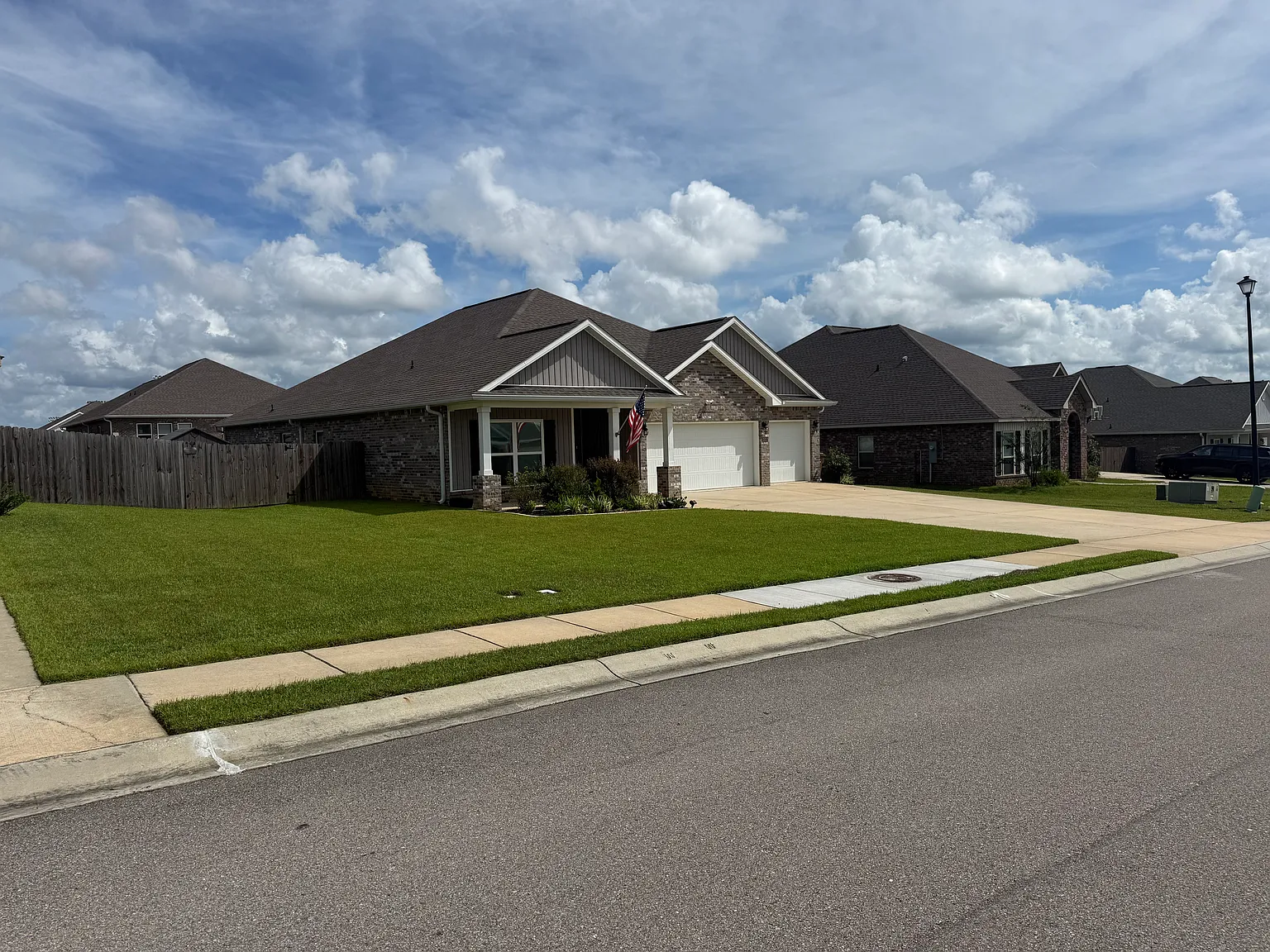 4 bed, 2304 sqft, $2,800 — Photo 2