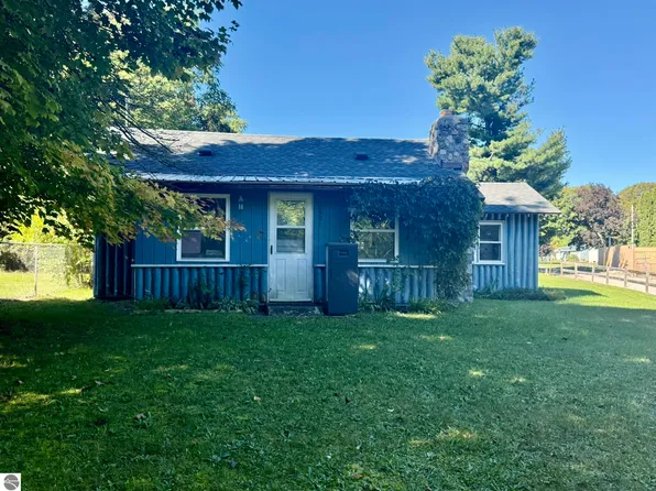 2927 N Main St, Central Lake, MI 49622