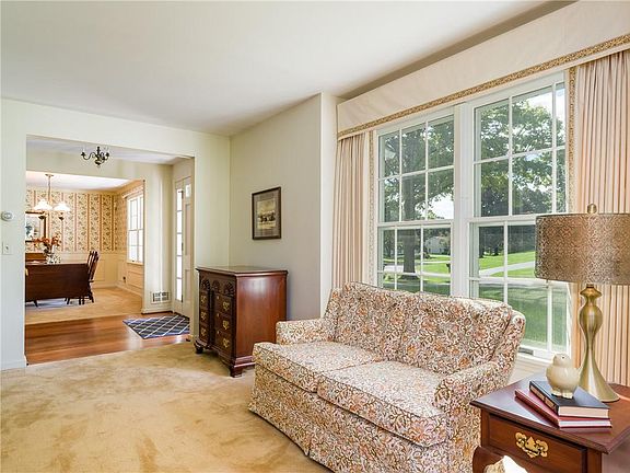 5th image of 12 Enfield Dr