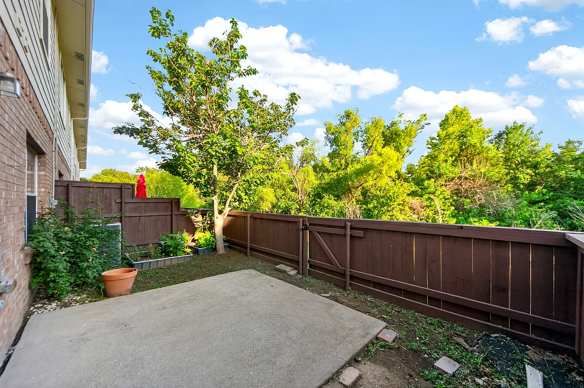 Building Photo - 4522 Sycamore Dr