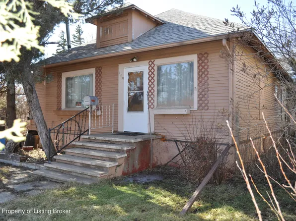 409 4th Ave W, Lemmon, SD 57638
