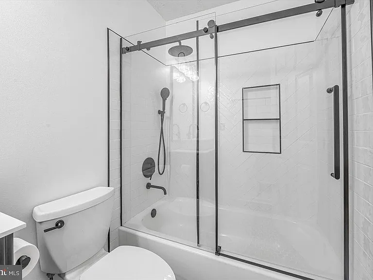 11304 Southlakes Dr — Photo 18