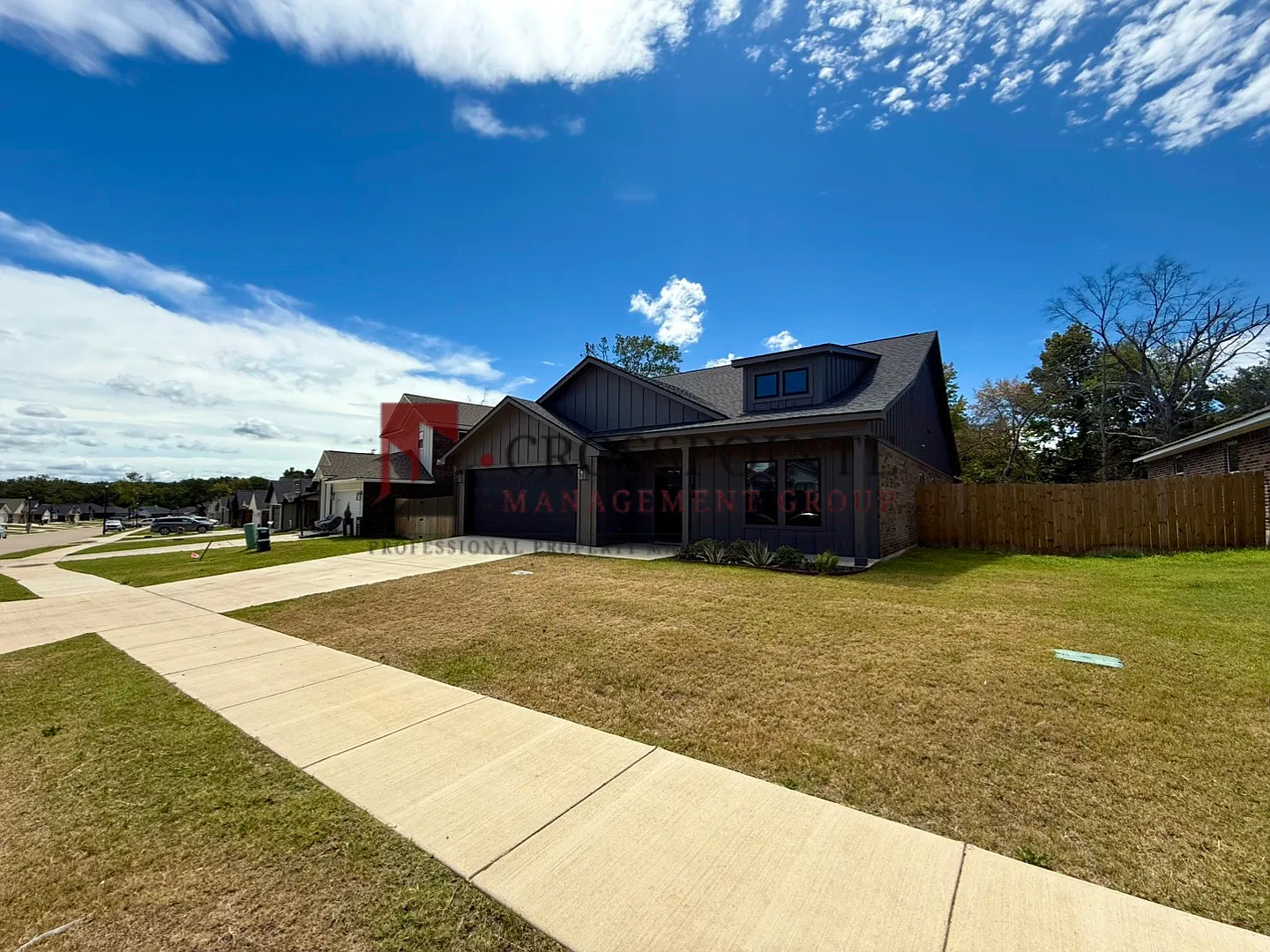 Spacious 4-Bedroom Home with 2.5 Bathrooms, 2-Car Garage & Fenced Yard — Photo 2