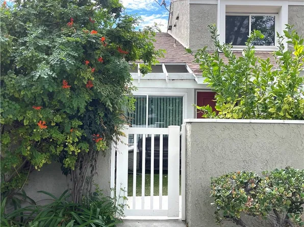 25711 Tournament Rd, Santa Clarita, CA 91355