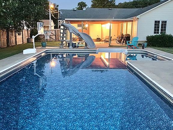 2nd image of 2501 Clifton Dr