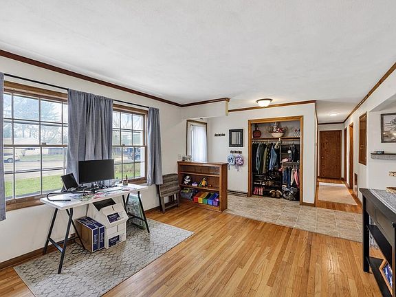 3rd image of 1422 Diamond Court