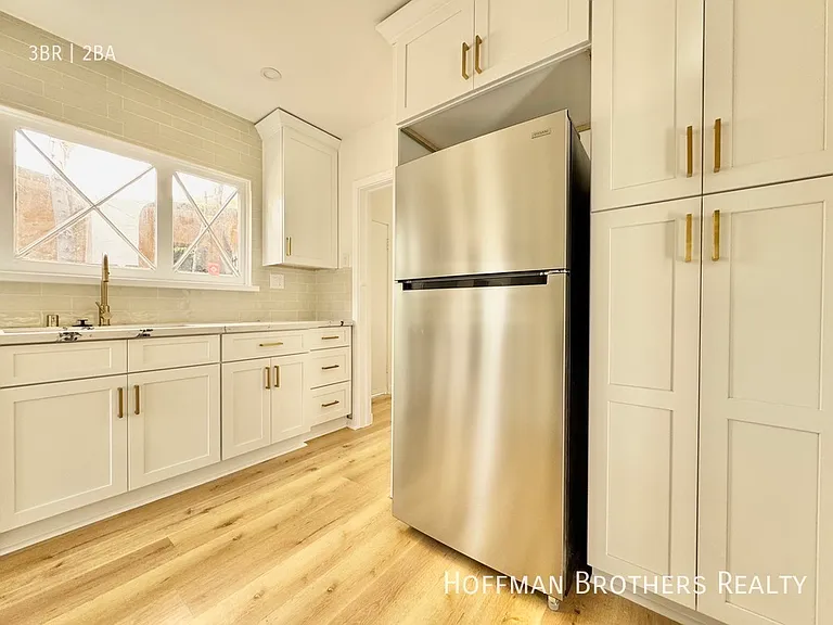 302 N Mansfield Ave #A — Photo 11