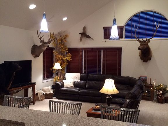 4th image of 955 Fairway Ct E
