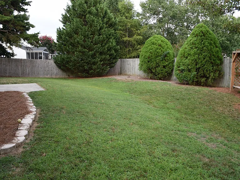 4100 Suttle Pl — Photo 4