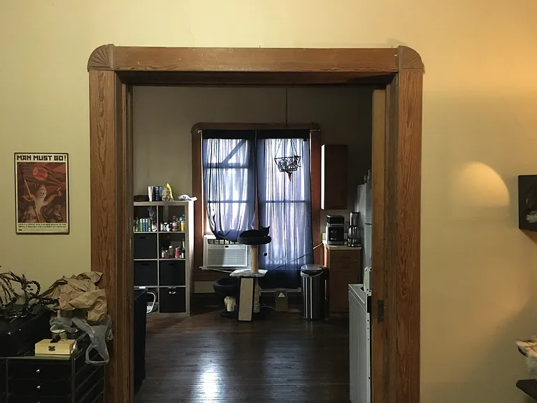Entry hall and front door to Unit1