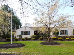 381 Casino Dr, Farmingdale, NJ 07727