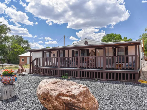 6 Saint Anthonys Rd, Questa, NM 87556