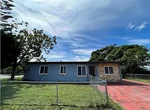 2900 NW 5th Ct — Photo 1
