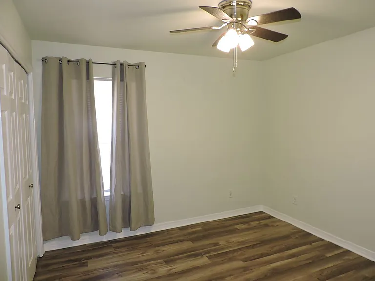 508 E Gonzalez St — Photo 16
