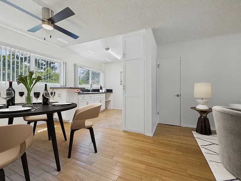 13060 Burbank Blvd. Apartments — Photo 3