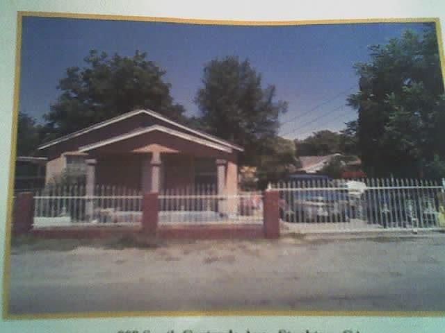 1st image of 808 S Gertrude Ave