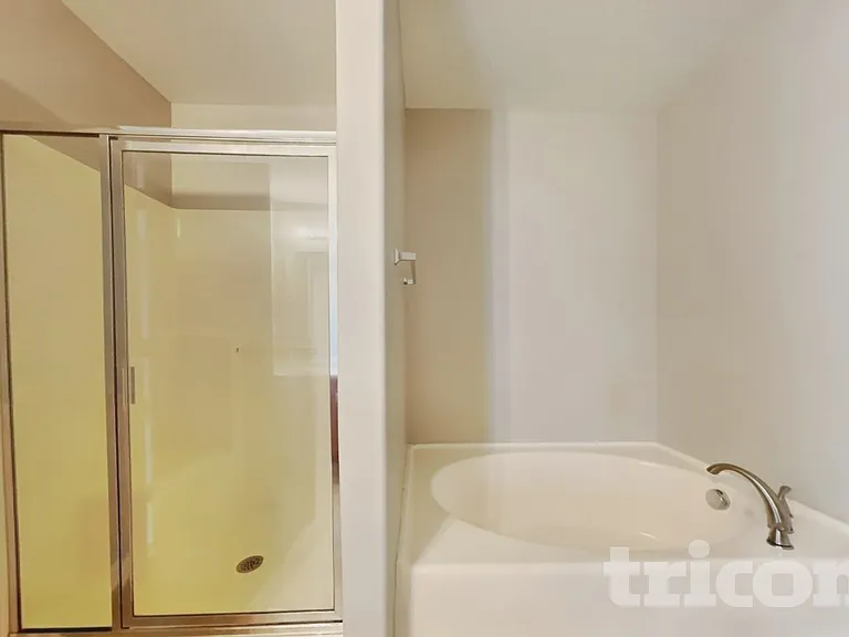 1559 Weatherend Dr — Photo 10