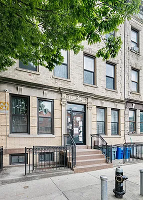 Rented by Compass | media 21