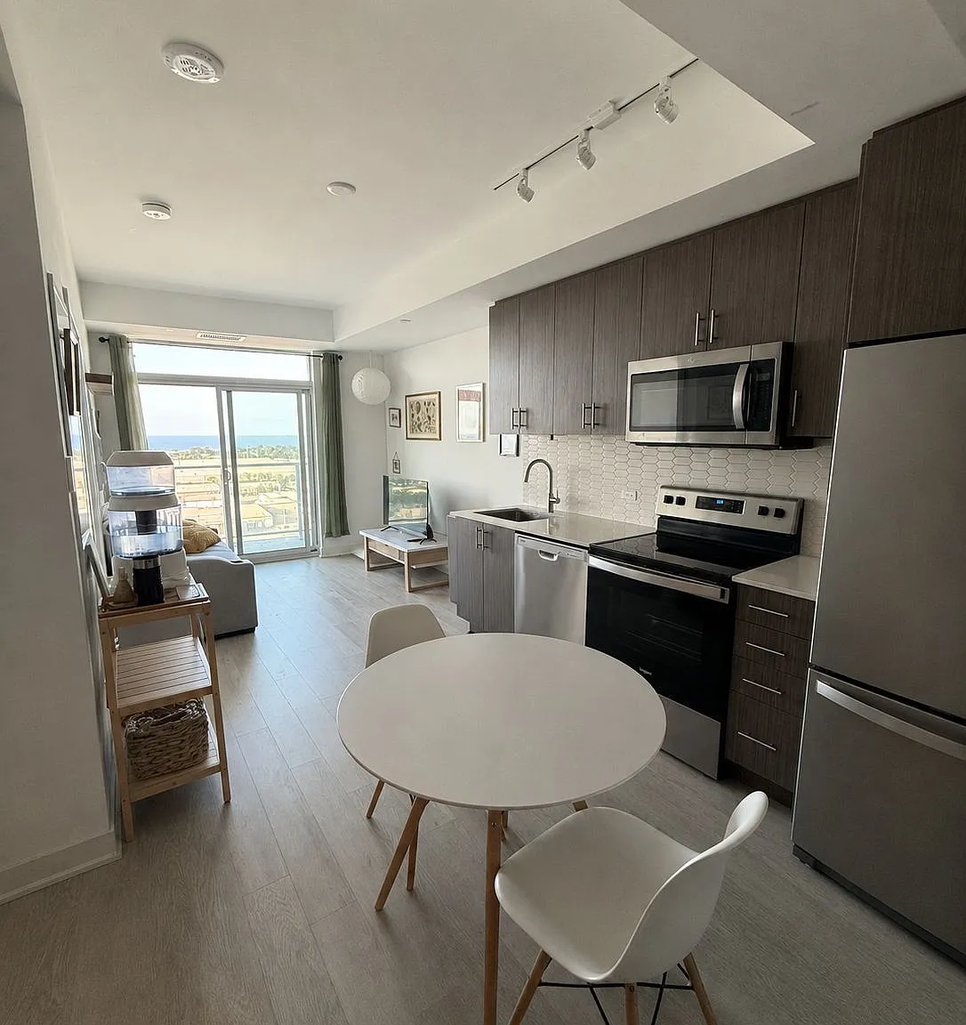 2 bed, $1,800 — Photo 3