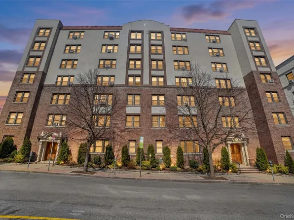 42 Pondfield Road W #4F, Bronxville, NY 10708