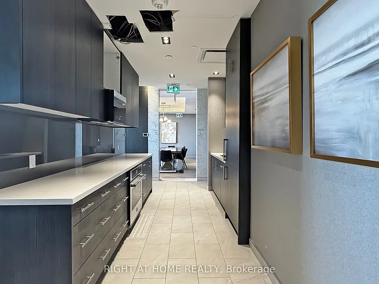 330 Richmond St W #209 — Photo 32