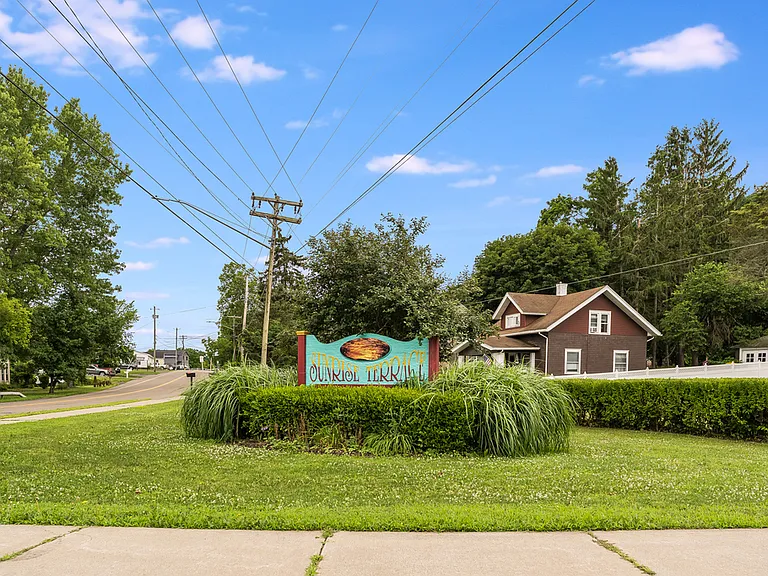 82 Terrace Dr — Photo 16
