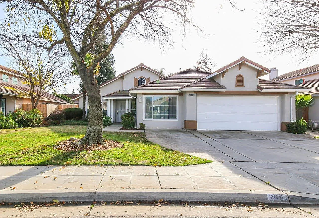 2692 Fremont Ave photo 1
