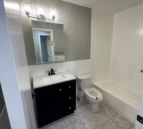 3rd image of 27 Silver St Floor 2