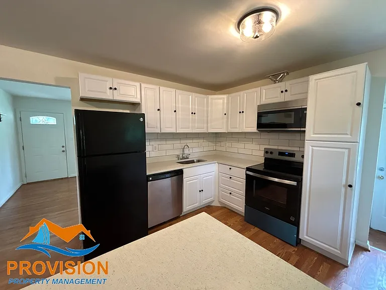 20 Washington Dr — Photo 6