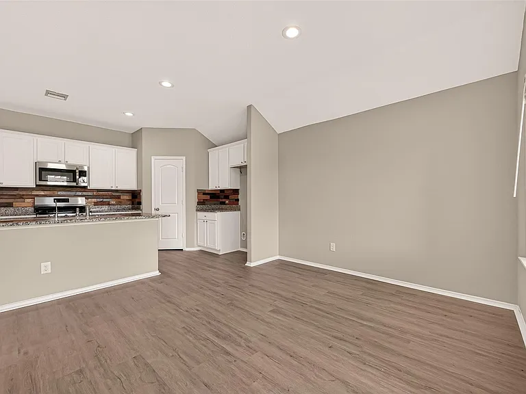 18361 Timbermill Ln — Photo 10