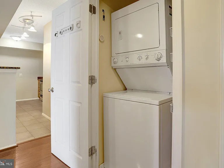 1001 N Vermont St #813 — Photo 12